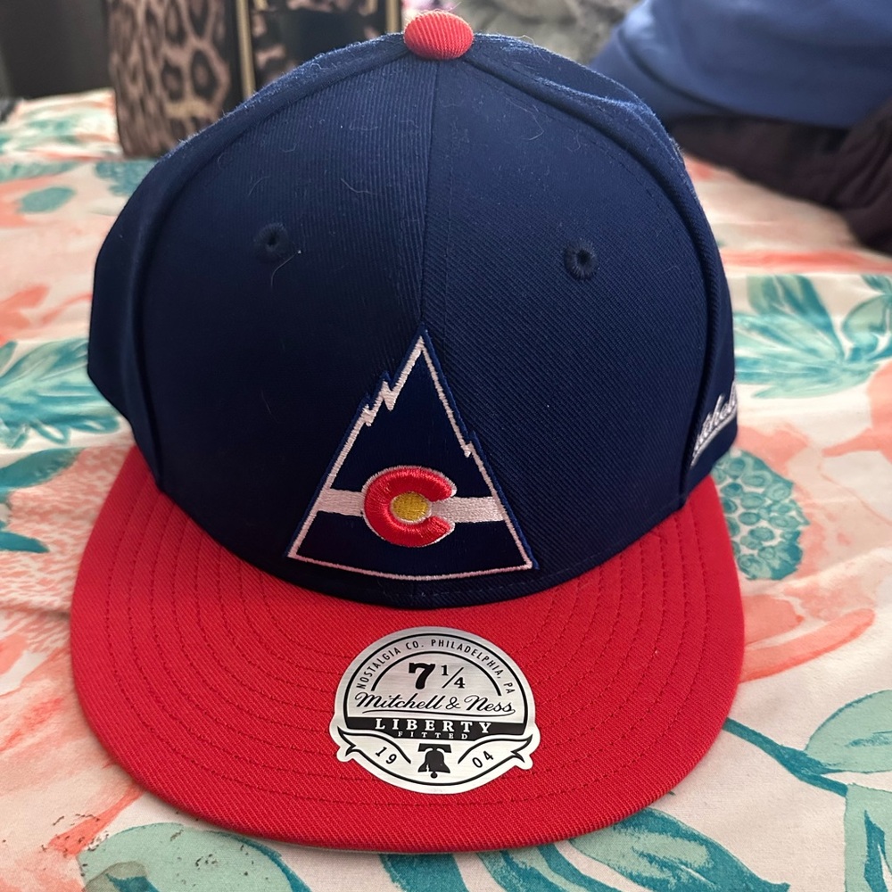Brand new never worn Colorado Rockies NHL Mitchell and ness fitted 7 1/4
